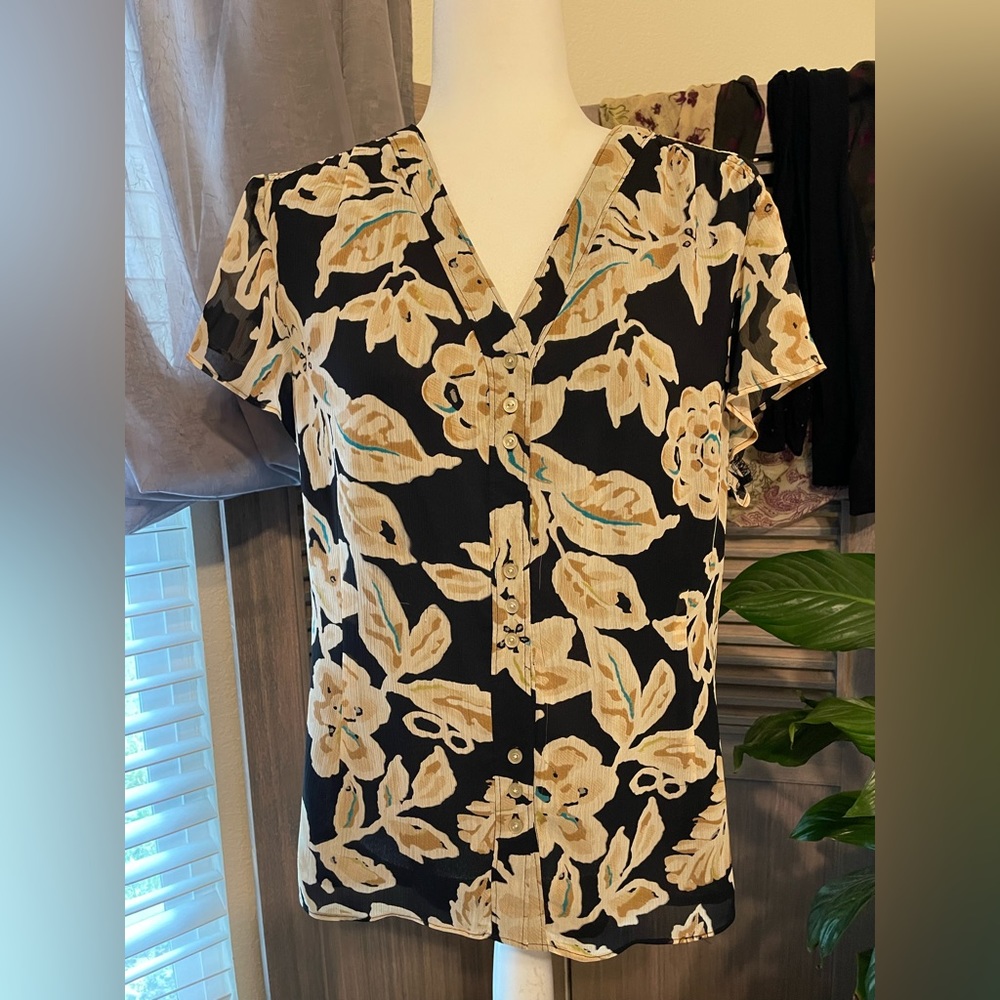 Jones wear blouse. Size 18